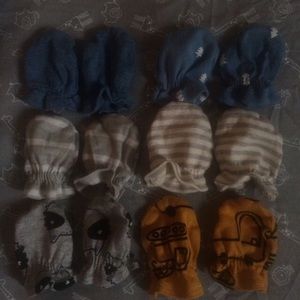 Baby mittens. 6 pairs